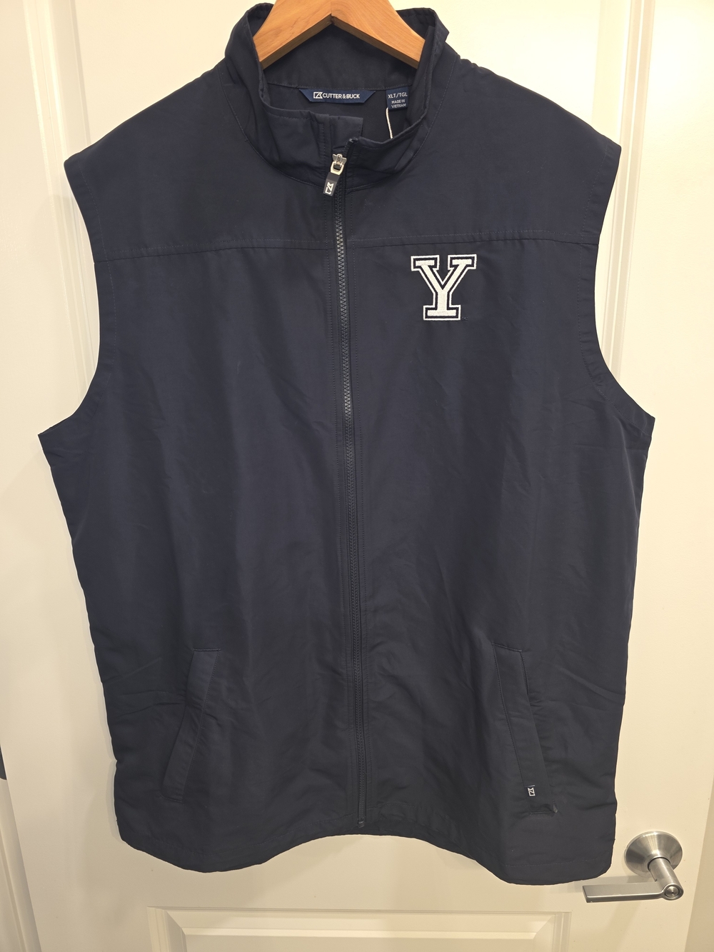 Cutter & Buck Men’s Yale Bulldogs Collegiate Full-Zip Vest – Size XLT (Navy...